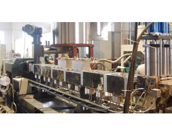 用於PET免乾燥加工的越升雙螺桿擠出機。 用於PET免乾燥加工的越升雙螺桿擠出機。